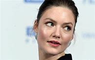 Holliday Grainger Film Dan Acara Tv